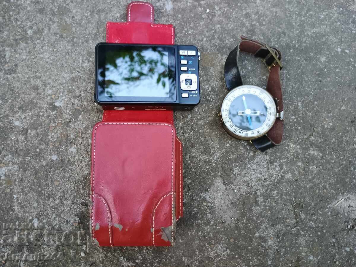 Se vând aparat foto digital și busolă cu preț € 25.00 | 48.90 BGN