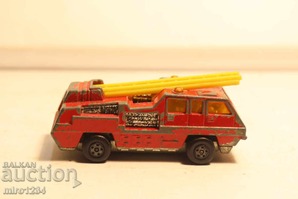 Livrarea MAȘINUȚĂ MODEL CAMION DE POMPIERI MATCHBOX 1/64 Livrarea MAȘINUȚĂ MODEL CAMION DE POMPIERI MATCHBOX 1/64