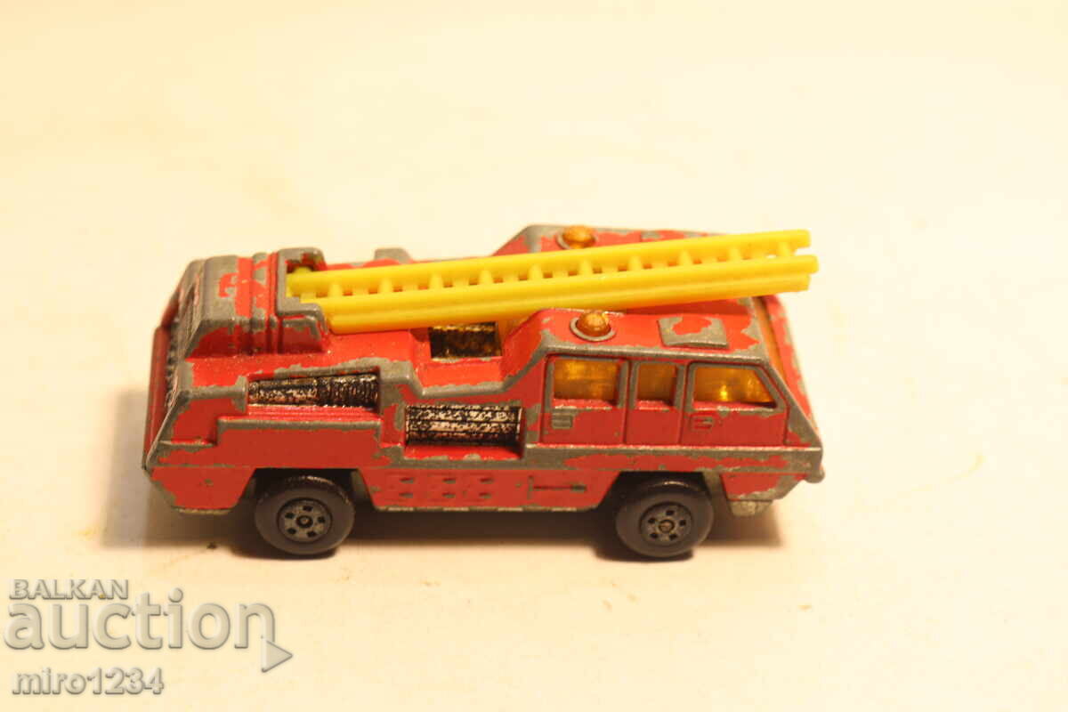 MAȘINUȚĂ MODEL CAMION DE POMPIERI MATCHBOX 1/64 - 5 MAȘINUȚĂ MODEL CAMION DE POMPIERI MATCHBOX 1/64 - 5