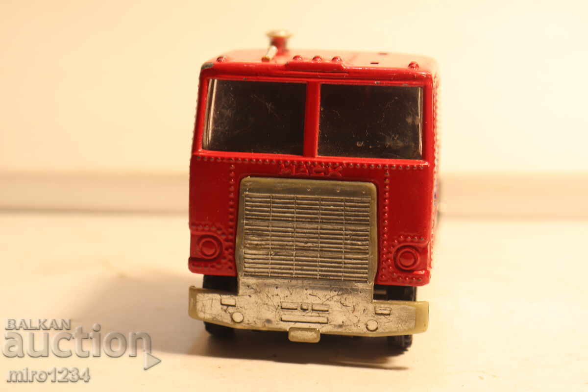 Licitație 1/43 JUCĂRIE VECHE CAMION MAȘINUȚĂ MODEL Licitație 1/43 JUCĂRIE VECHE CAMION MAȘINUȚĂ MODEL