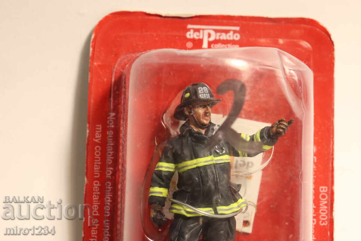 FIGURINĂ POMPIER DEL PRADO UNIFORMĂ cu preț € 0.01 | 0.02 BGN FIGURINĂ POMPIER DEL PRADO UNIFORMĂ cu preț € 0.01 | 0.02 BGN