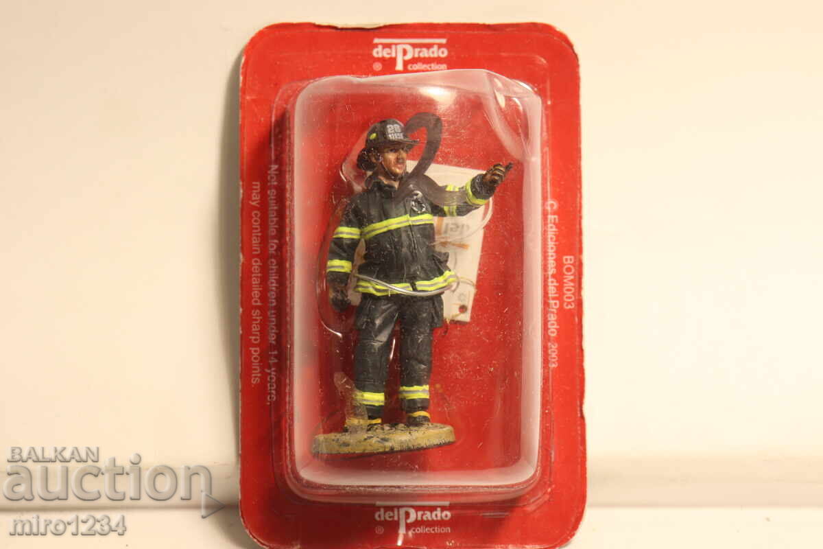 FIGURINĂ POMPIER DEL PRADO UNIFORMĂ FIGURINĂ POMPIER DEL PRADO UNIFORMĂ