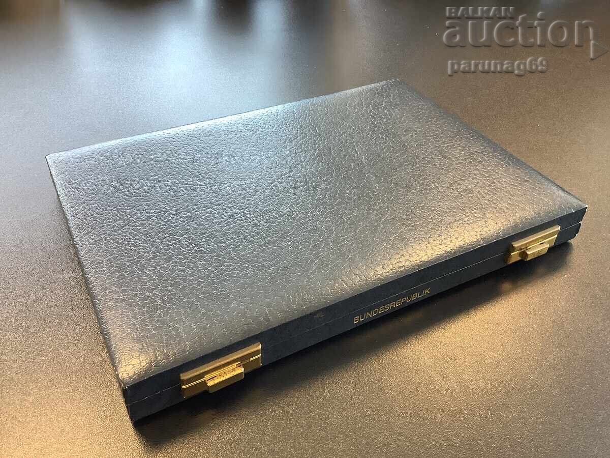 Delivery of Coin binder with 14 pcs. of 5 marks + 2 pcs. of 2 marks