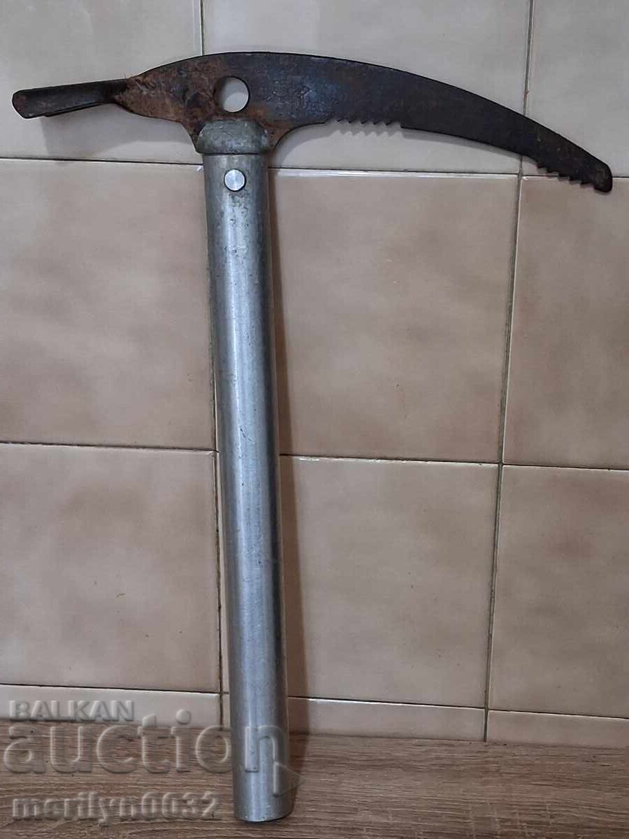 Български геоложки пикел "Червена Звезда" В.Търново 80те год с цена € 64.99 | 127.11 лв.
