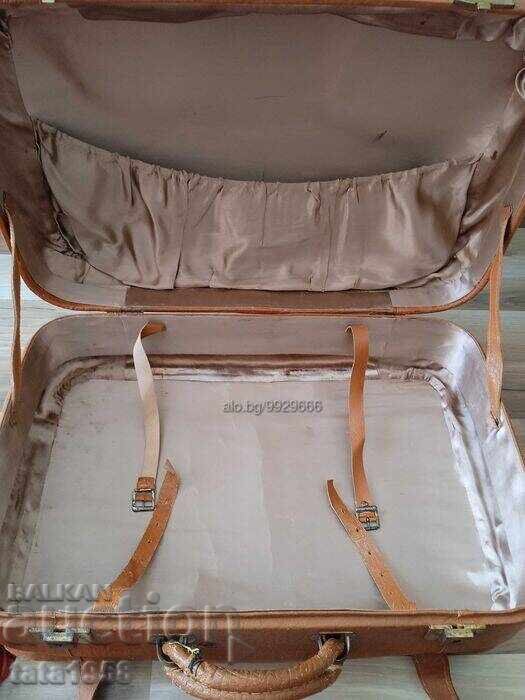 Auction  Vintage genuine leather suitcase 54*36*23 cm