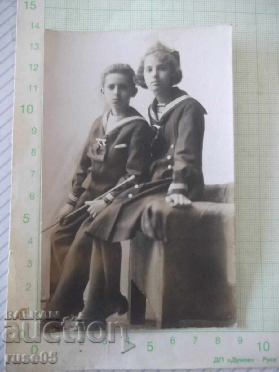 Παλιά φωτογραφία του Ντράγκο και της Λιλιάνα με ναυτικές στολές