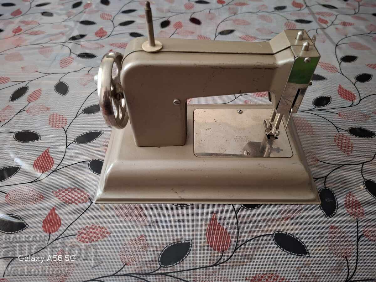 Παιδική ραπτομηχανή με τιμή € 10.99 | 21.49 BGN Παιδική ραπτομηχανή με τιμή € 10.99 | 21.49 BGN