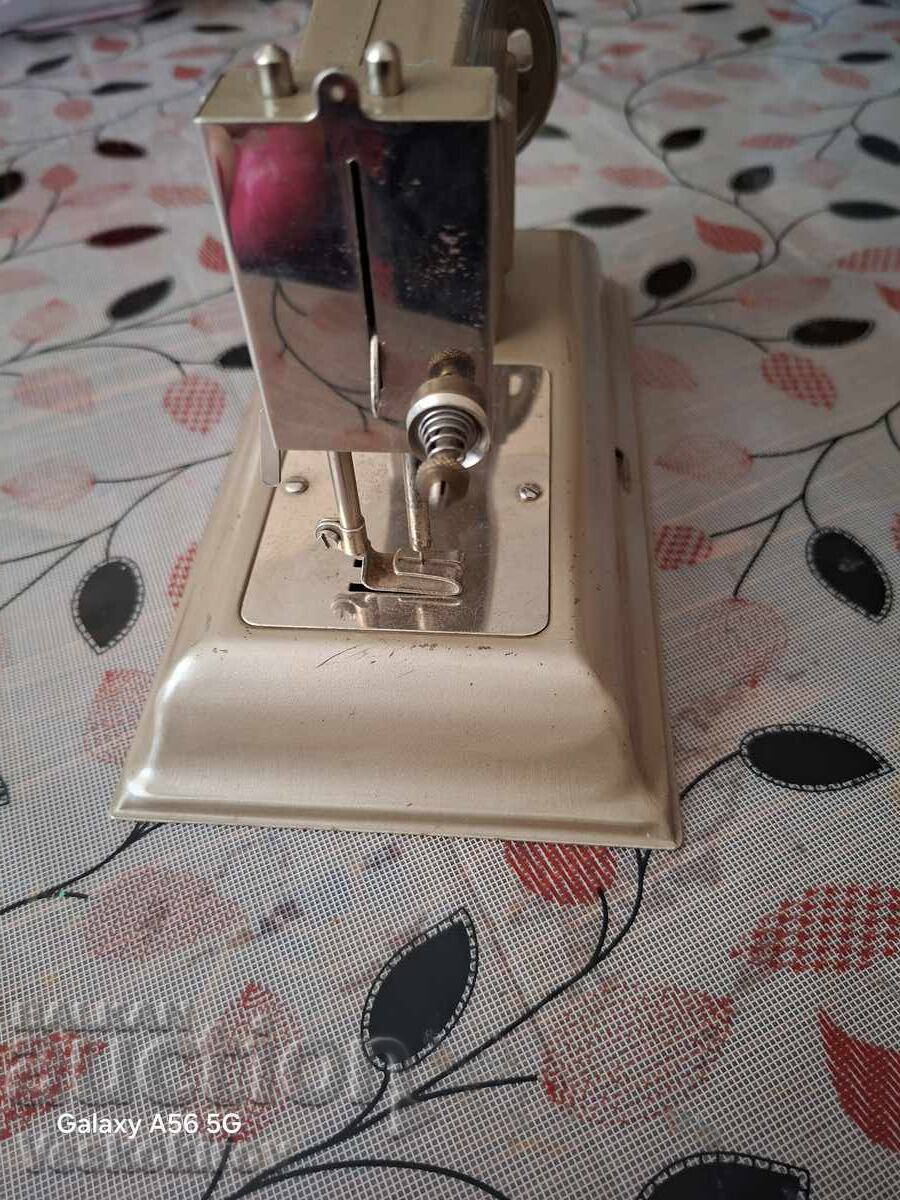 Παράδοση Παιδική ραπτομηχανή Παράδοση Παιδική ραπτομηχανή