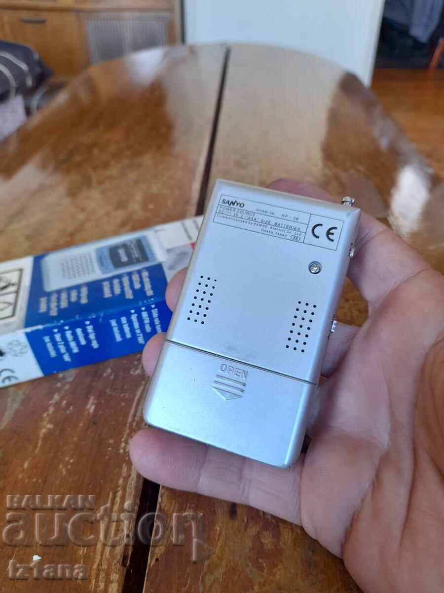 Delivery of Old radio, Sanyo RP-58 radio receiver