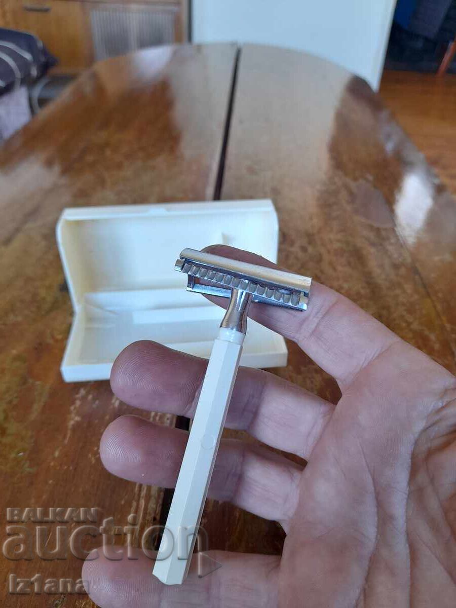 Licitație Aparat de ras vechi Vizit