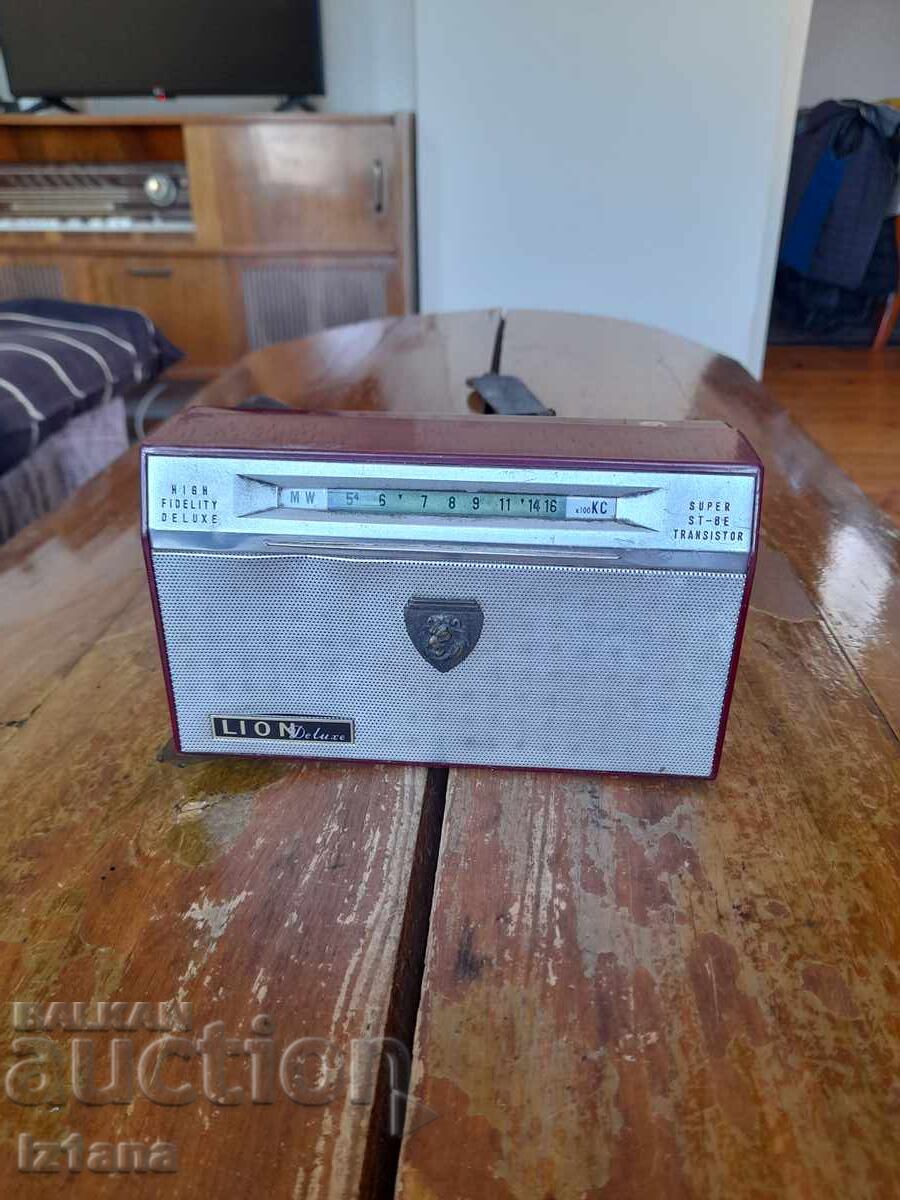 Παλιό ραδιόφωνο, ραδιοφωνικός δέκτης Lion Deluxe με τιμή € 73.00 | 142.78 BGN