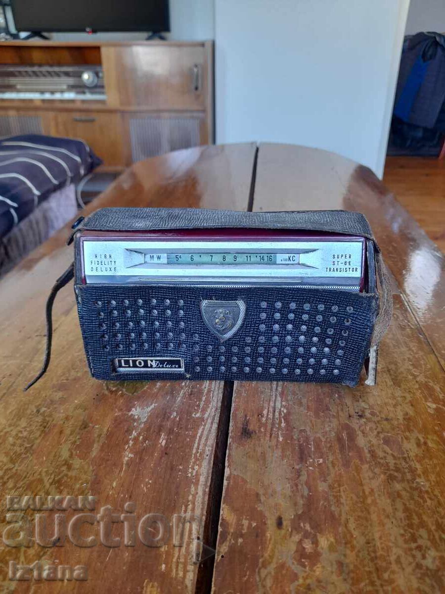 Παλιό ραδιόφωνο, ραδιοφωνικός δέκτης Lion Deluxe