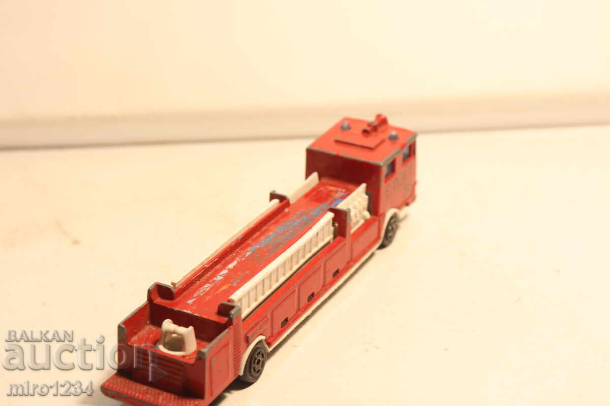 MAJORETTE    ПОЖАРНА   КАМИОН   КОЛИЧКА  МОДЕЛ - 5