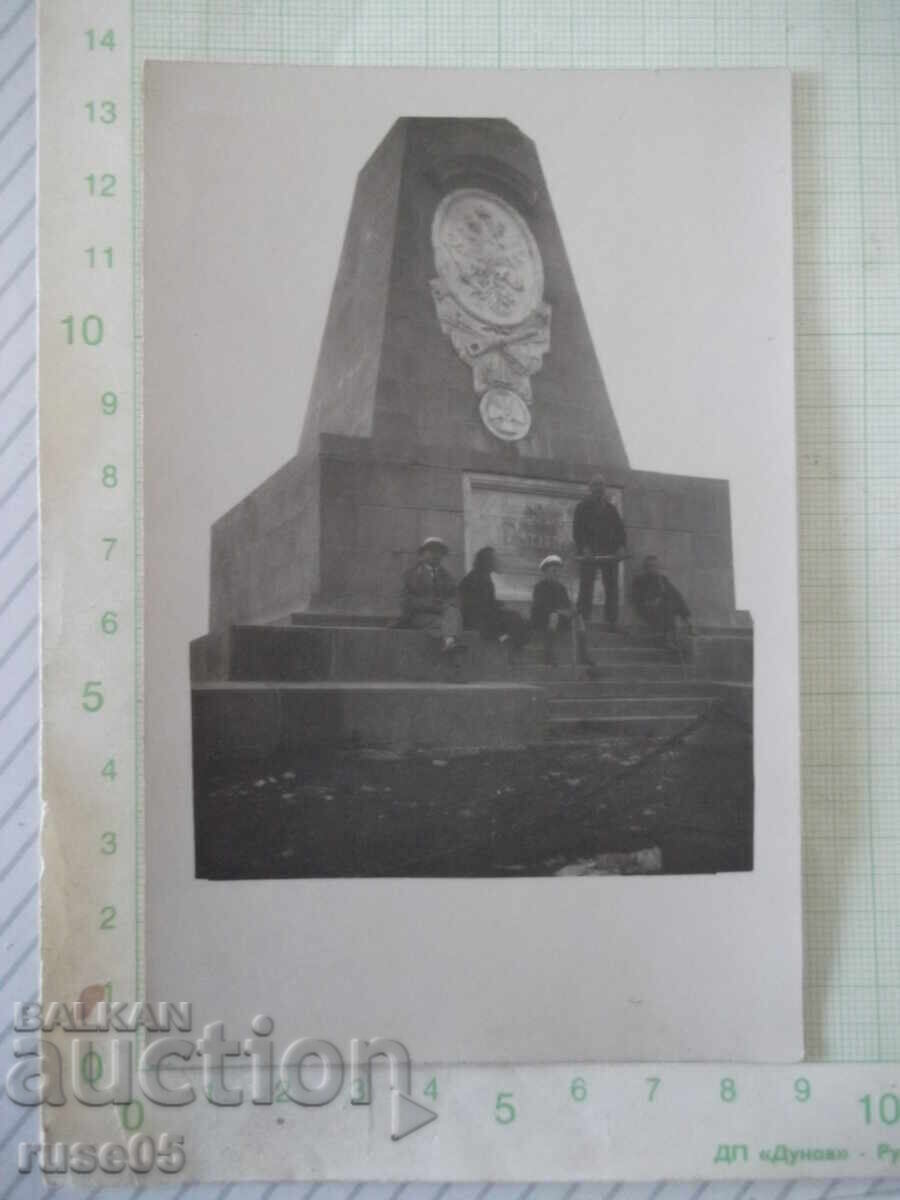 Снимка на група пред паметника стара - 1