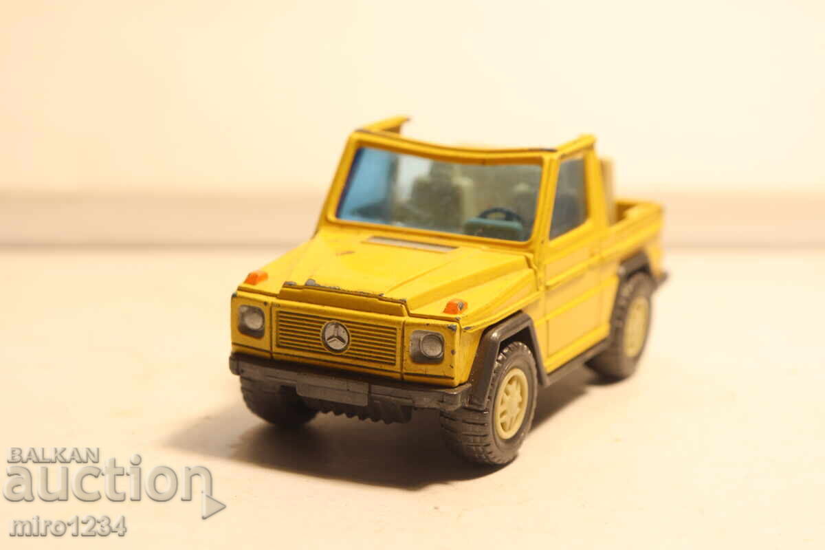 Auction  1/43 MERCEDES TOY CAR MODEL