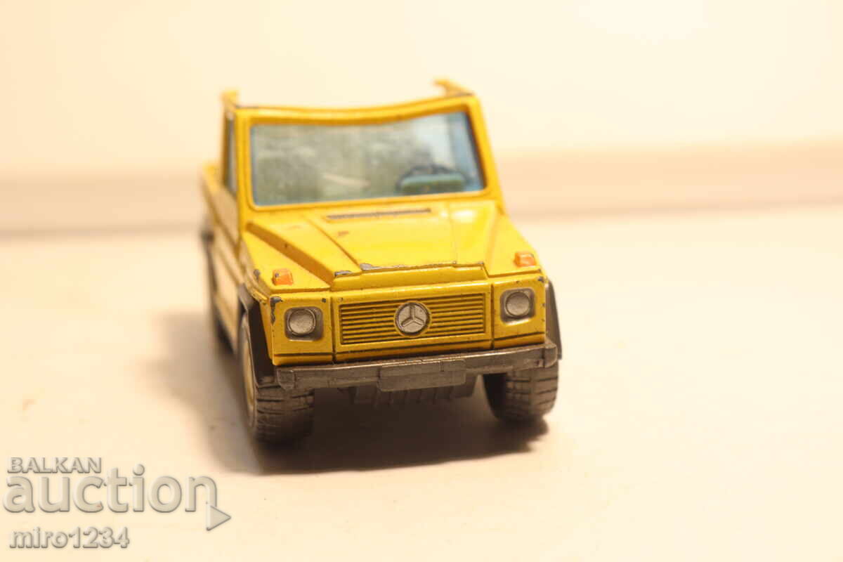 Delivery of 1/43 MERCEDES TOY CAR MODEL