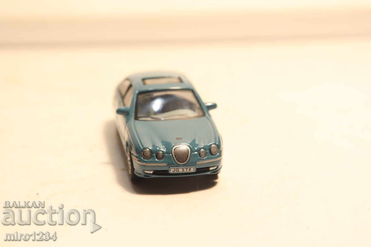 Auction  1/72 JAGUAR TOY CAR MODEL