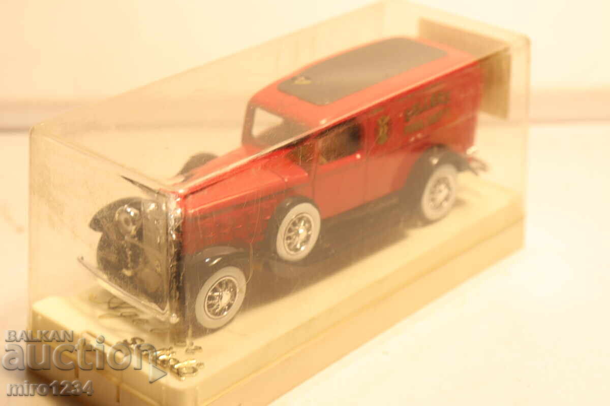Auction  1/43 SOLIDO CADILLAC FIRE TRUCK MODEL