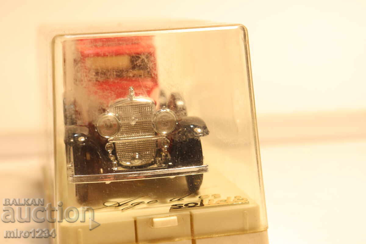 Delivery of 1/43 SOLIDO CADILLAC FIRE TRUCK MODEL