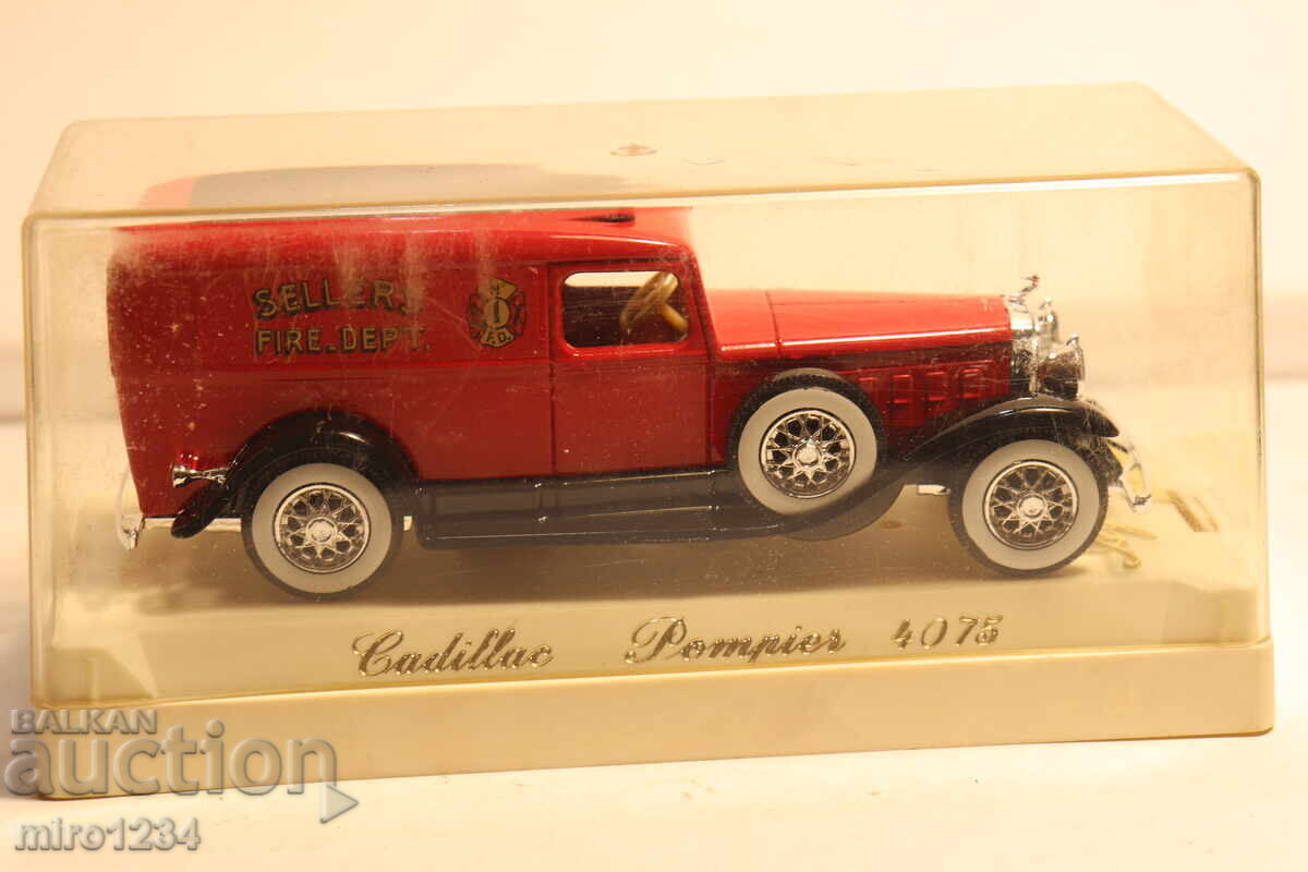 1/43 SOLIDO CADILLAC FIRE TRUCK MODEL - 5