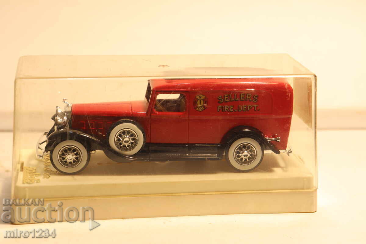 1/43 SOLIDO CADILLAC FIRE TRUCK MODEL
