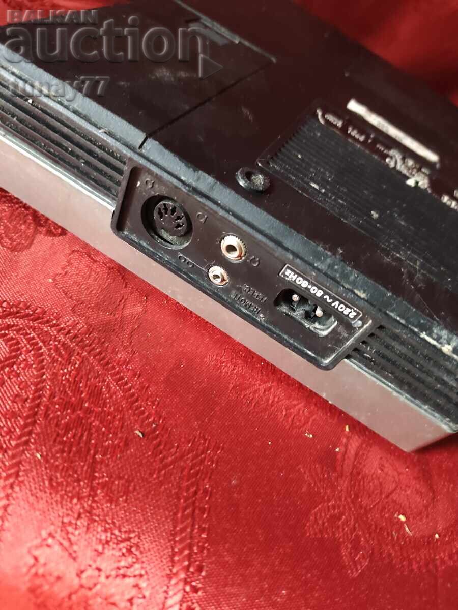 Παράδοση Ρετρό φορητό κασετόφωνο (recorder) ITT SL 530