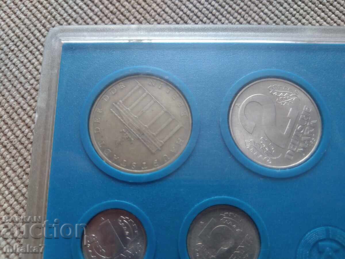 Σετ νομισμάτων, ΛΔΓ με τιμή € 9.80 | 19.17 BGN Σετ νομισμάτων, ΛΔΓ με τιμή € 9.80 | 19.17 BGN