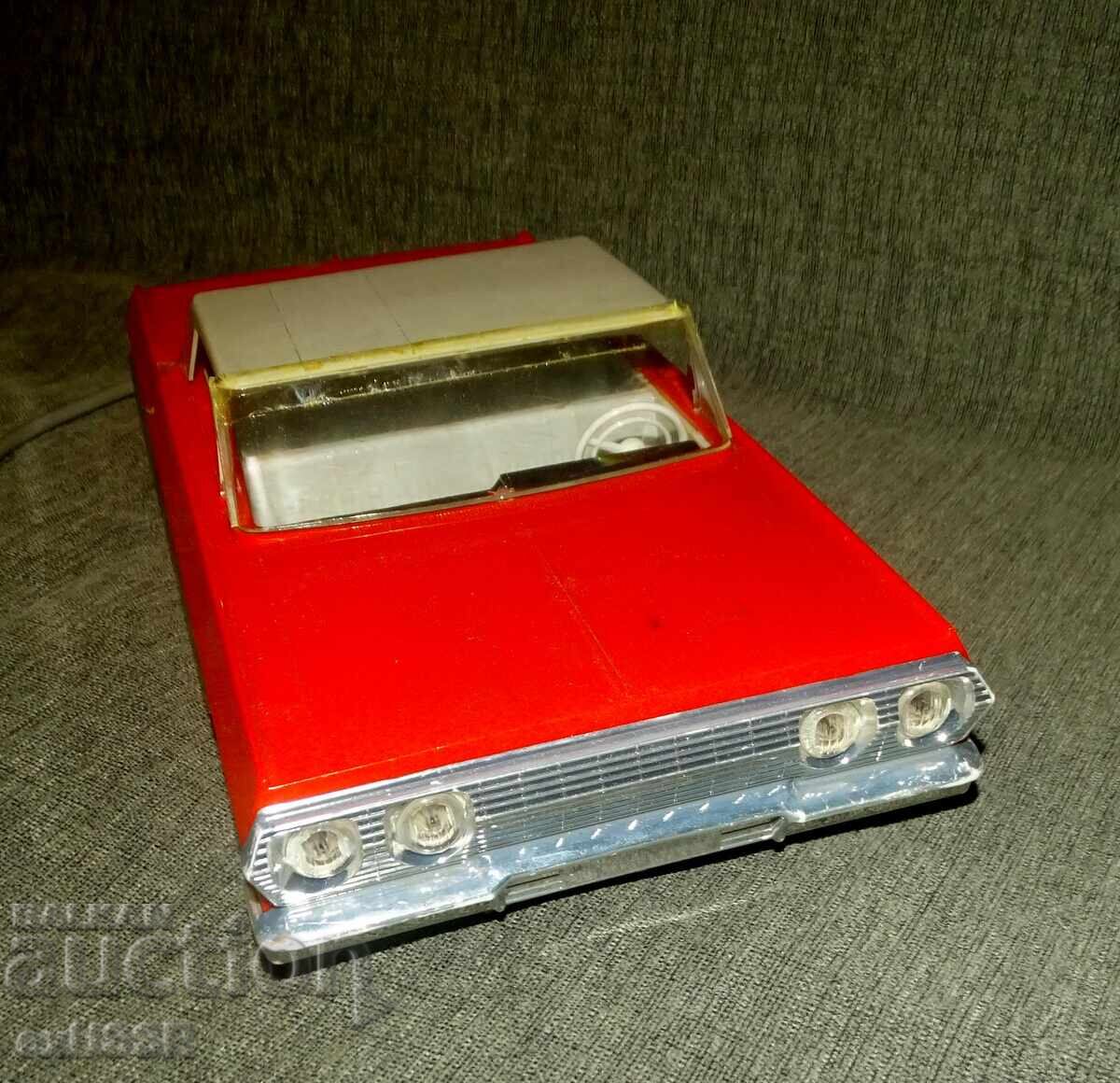 Jucărie veche din 1971, mașină GDR cu baterii Chevrolet, cu cutie - 5
