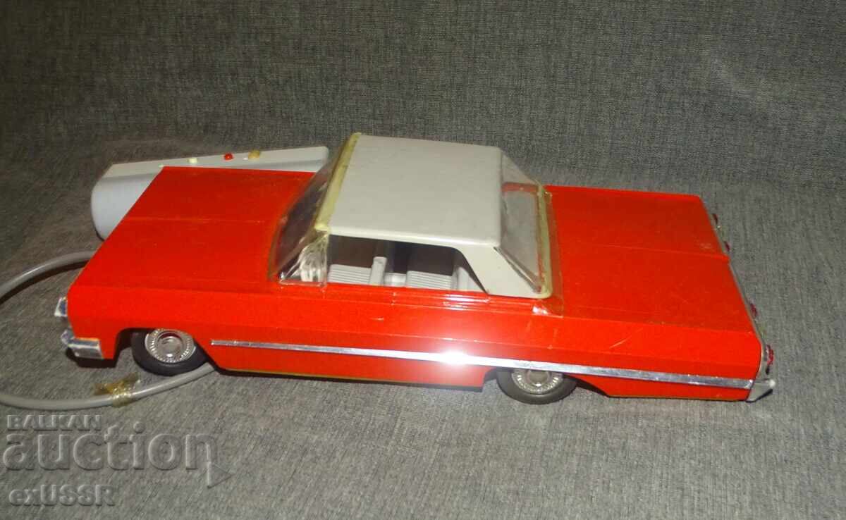 Jucărie veche din 1971, mașină GDR cu baterii Chevrolet, cu cutie - 6
