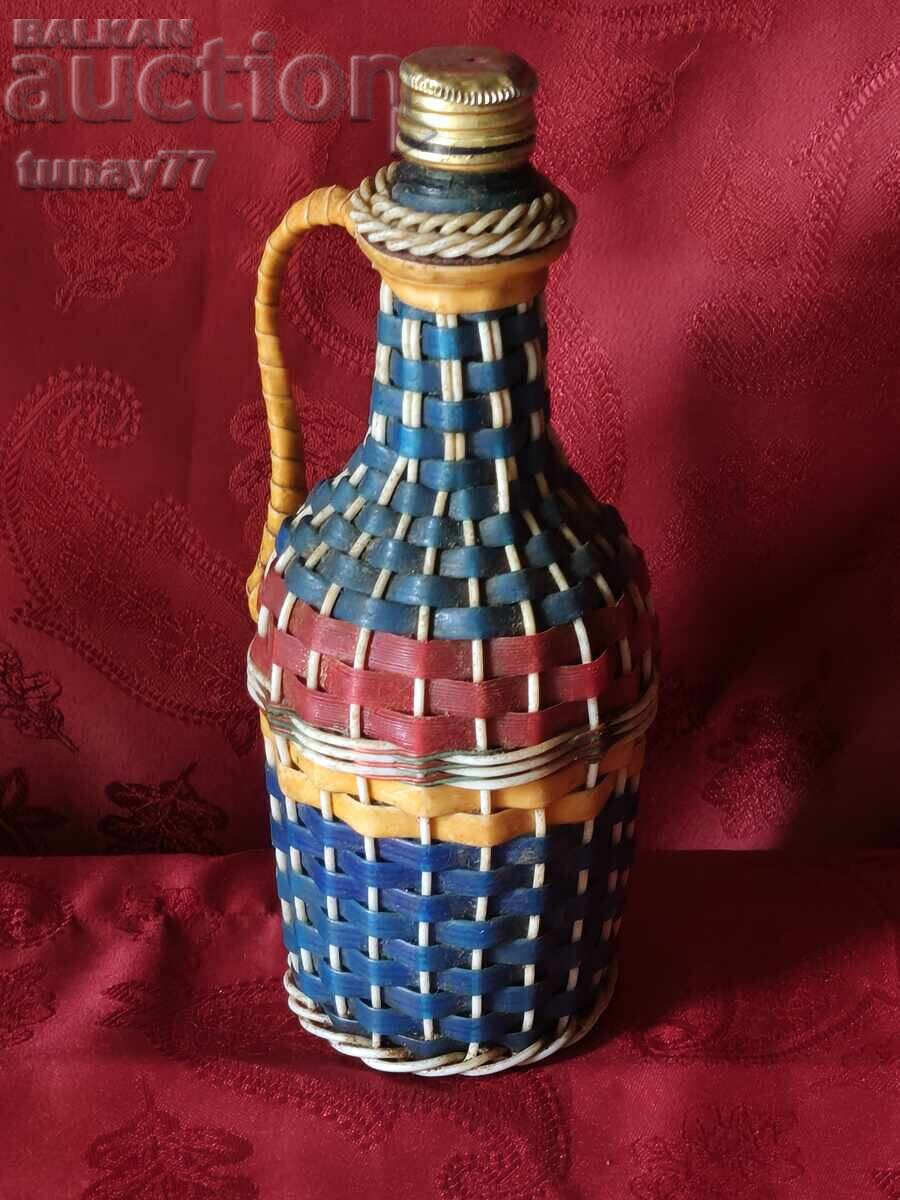 Sticlă împletită tradițională