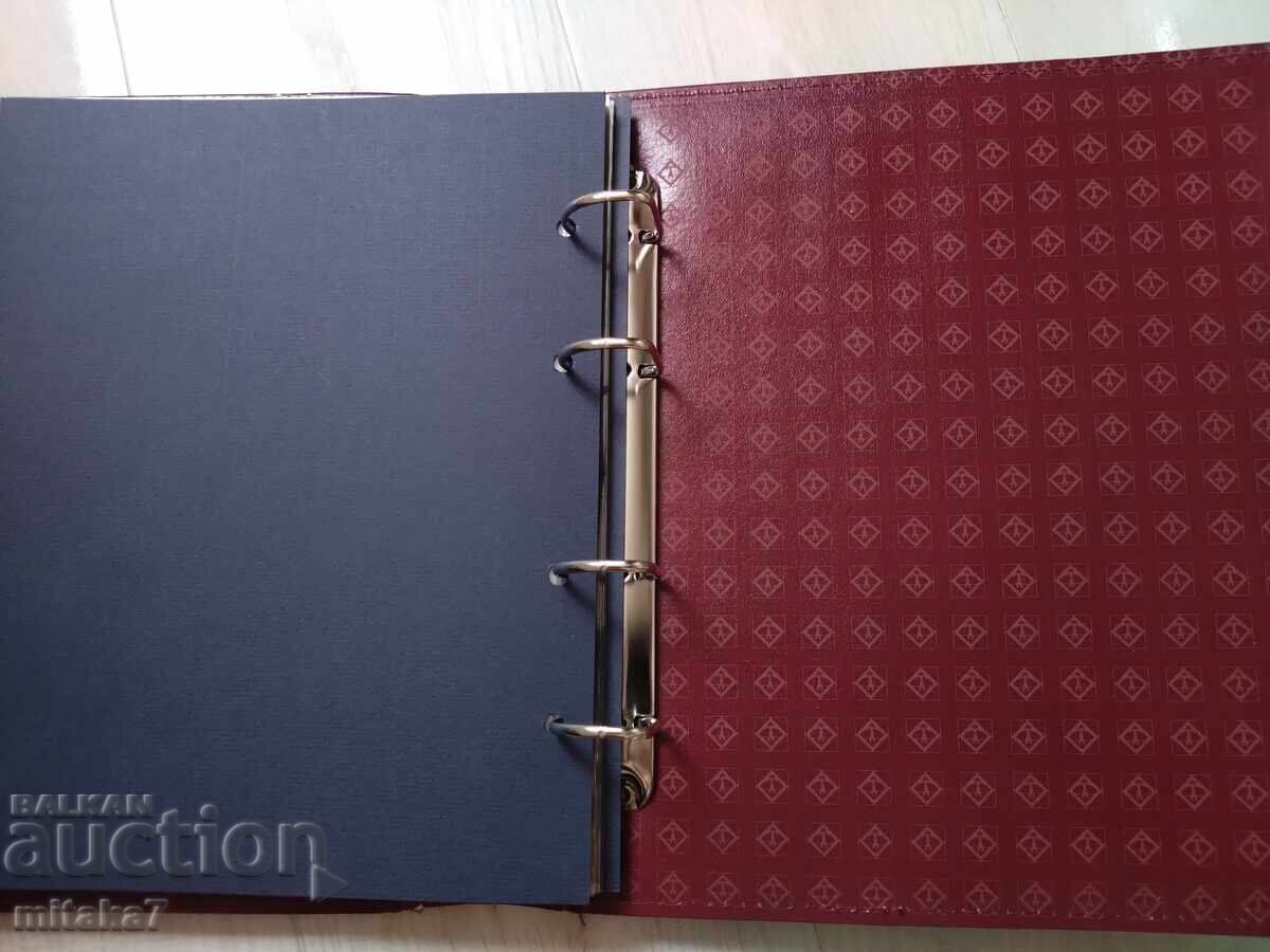 Delivery of Album with pockets for sets