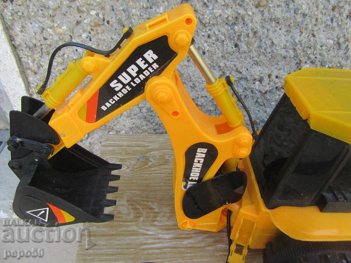 JUCĂRIE EXCELENTĂ PENTRU COPII "EXCAVATOR - BULDOZER" cu preț € 12.00 | 23.47 BGN