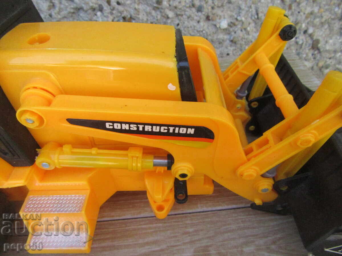 Licitație JUCĂRIE EXCELENTĂ PENTRU COPII "EXCAVATOR - BULDOZER"
