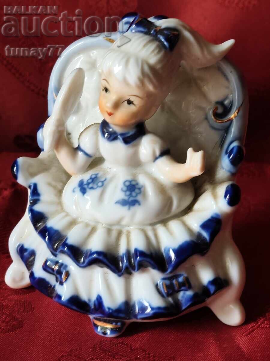 Vintage porcelain figurine depicting a girl - 6