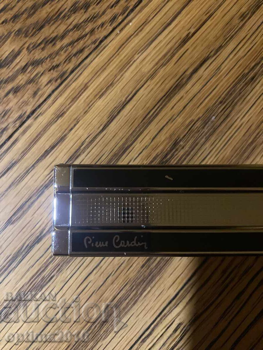 Оригинална запалка Pierre Cardin с цена € 15.00 | 29.34 лв.