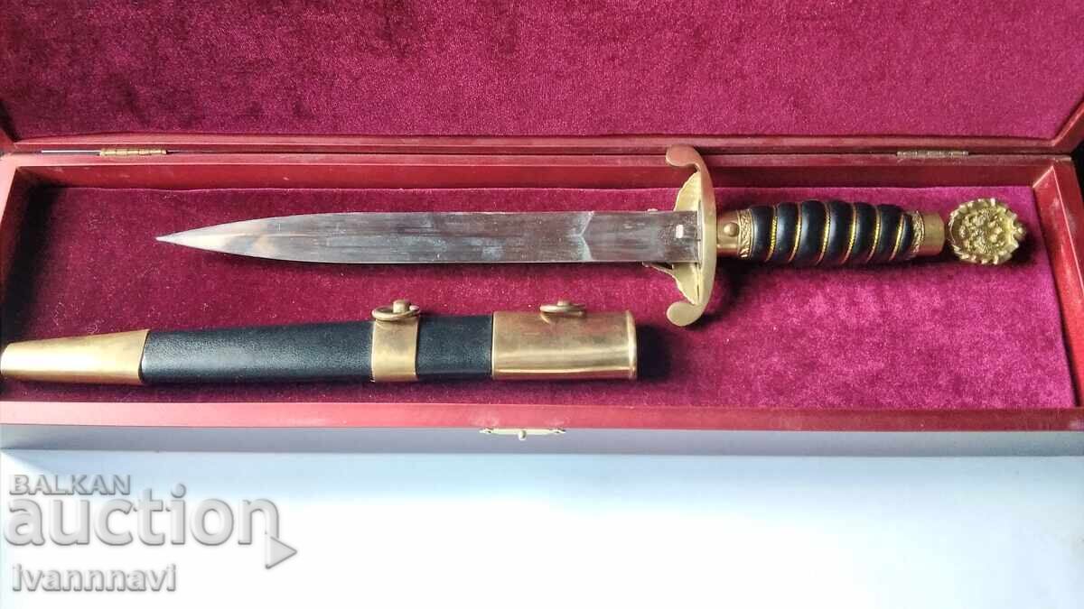 Доставка на Кортик с подаръчна луксозна кутия сертификат