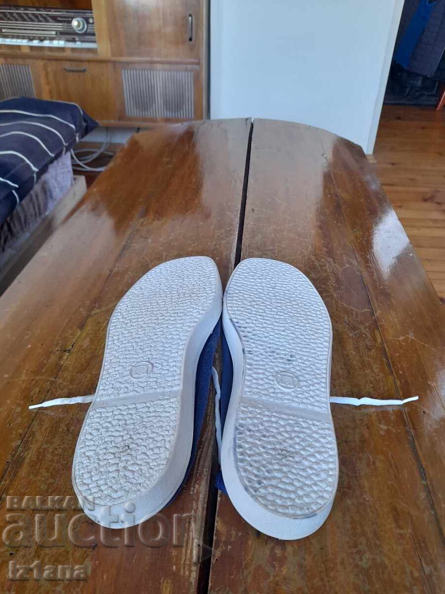 Δημοπρασία Παλιές λαστιχένιες μπότες, πάνινες μπότες PIRIN Δημοπρασία Παλιές λαστιχένιες μπότες, πάνινες μπότες PIRIN
