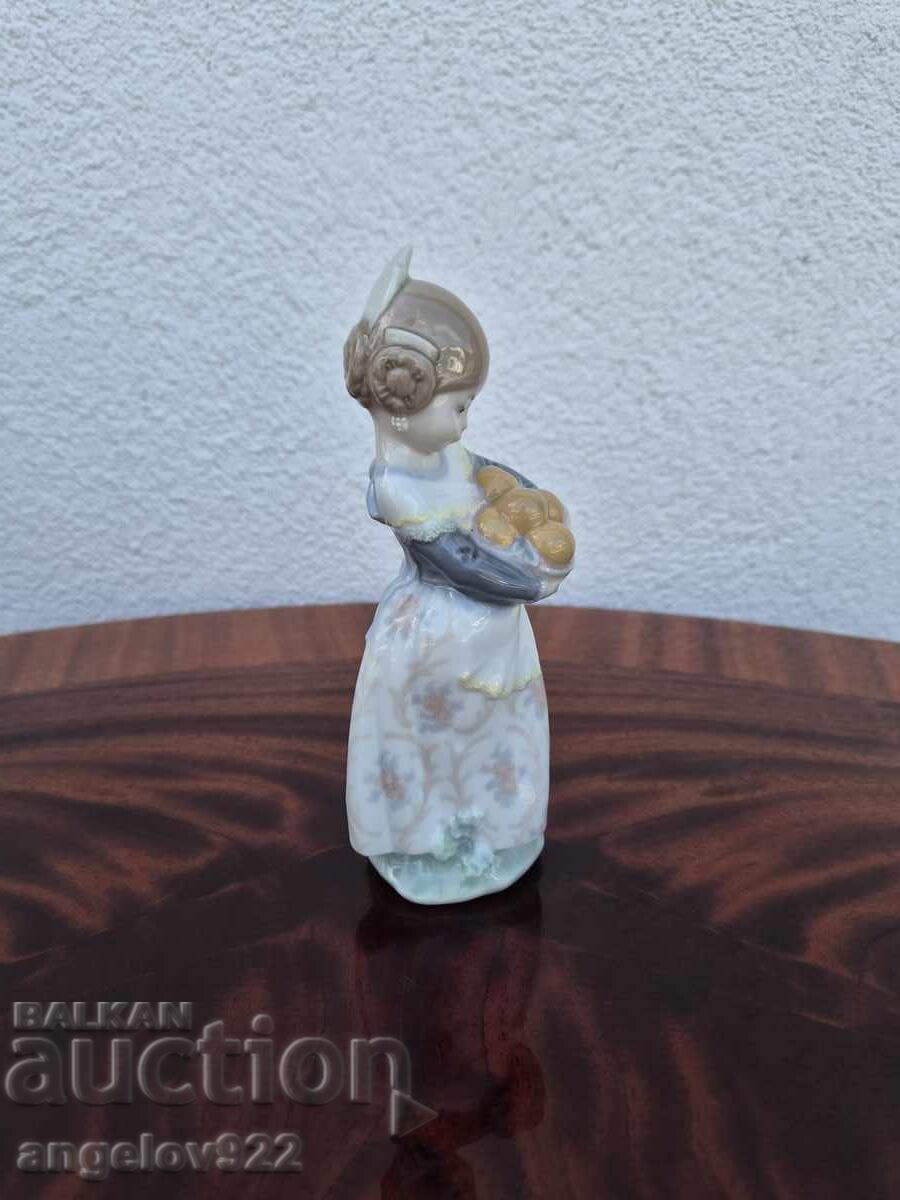 Ισπανικό αγαλματίδιο από πορσελάνη LLADRO με τιμή € 0.01 | 0.02 BGN Ισπανικό αγαλματίδιο από πορσελάνη LLADRO με τιμή € 0.01 | 0.02 BGN