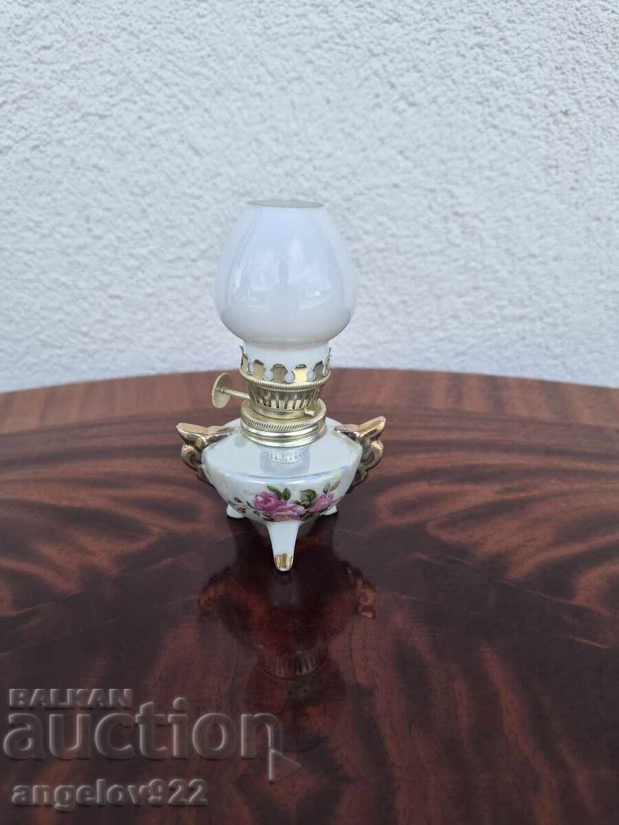 Licitație Lampă de gaz din porțelan, frumoasă!!! Licitație Lampă de gaz din porțelan, frumoasă!!!