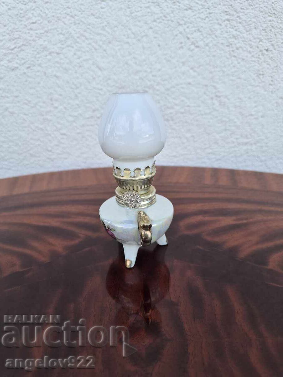 Livrarea Lampă de gaz din porțelan, frumoasă!!! Livrarea Lampă de gaz din porțelan, frumoasă!!!