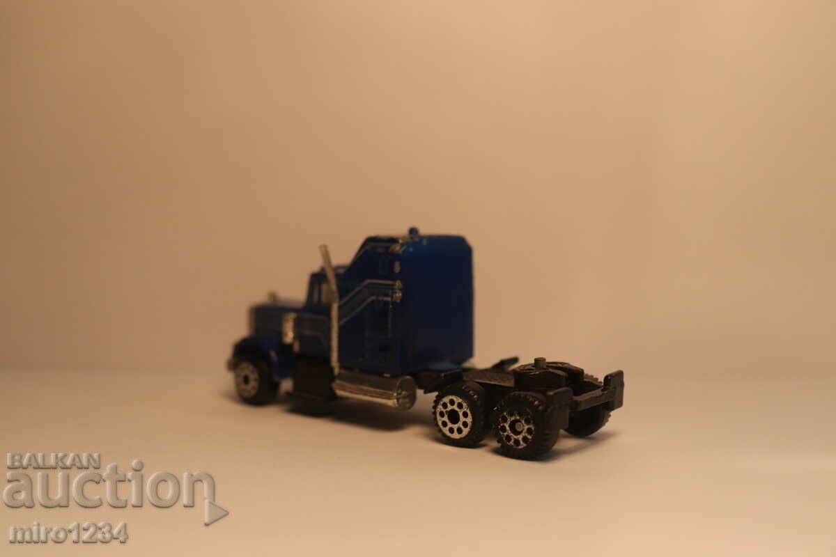 1/87 SCALE USA TRUCK MODEL - 6