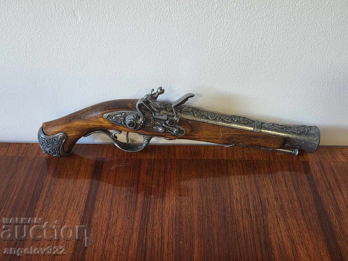 Replica pistol cu cremene!!! cu preț € 3.50 | 6.85 BGN Replica pistol cu cremene!!! cu preț € 3.50 | 6.85 BGN