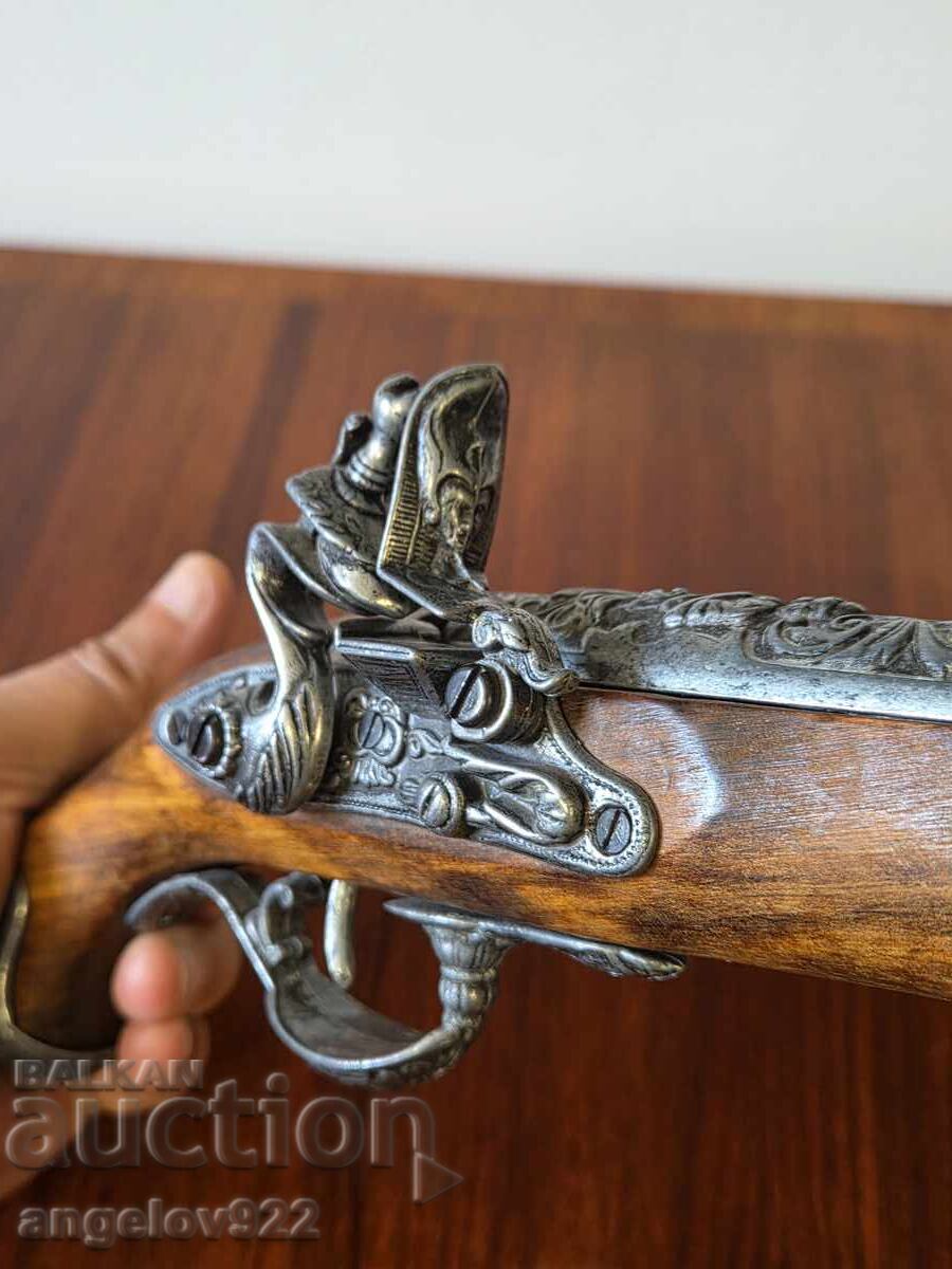 Licitație Replica pistol cu cremene!!! Licitație Replica pistol cu cremene!!!