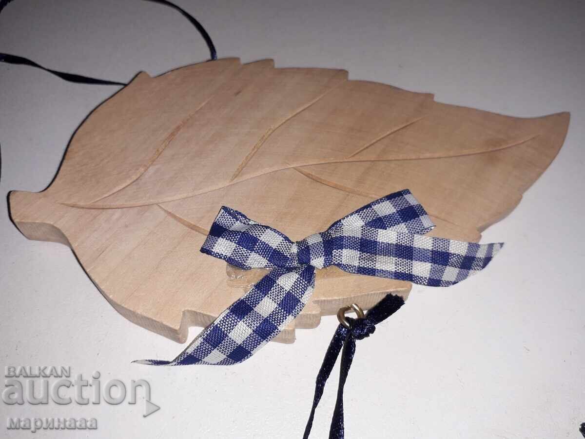 Auction  DECORATION. TREE