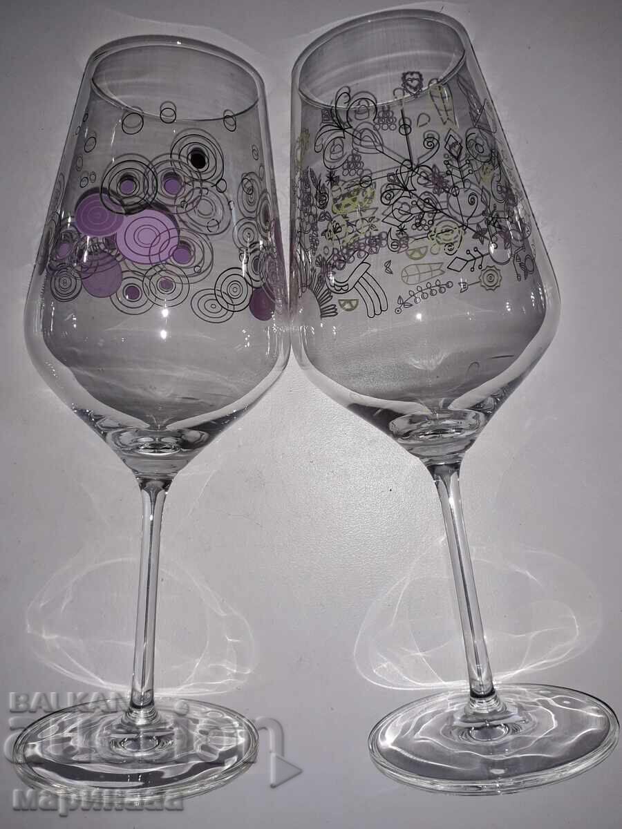 Auction  DESIGNER RED WINE GLASSES