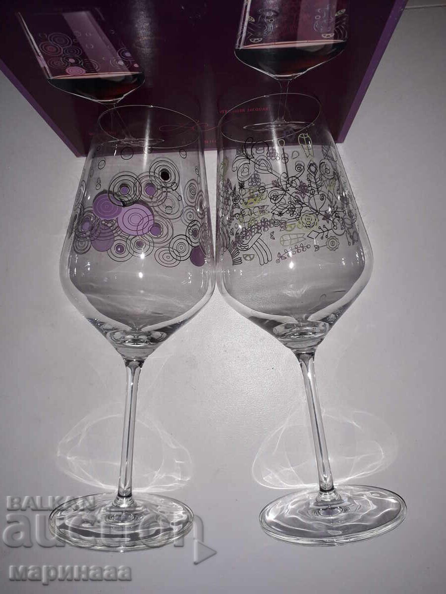 Delivery of DESIGNER RED WINE GLASSES