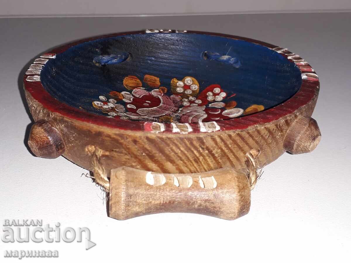 Delivery of PAINTED BOWL WITH HANDLES. WOOD