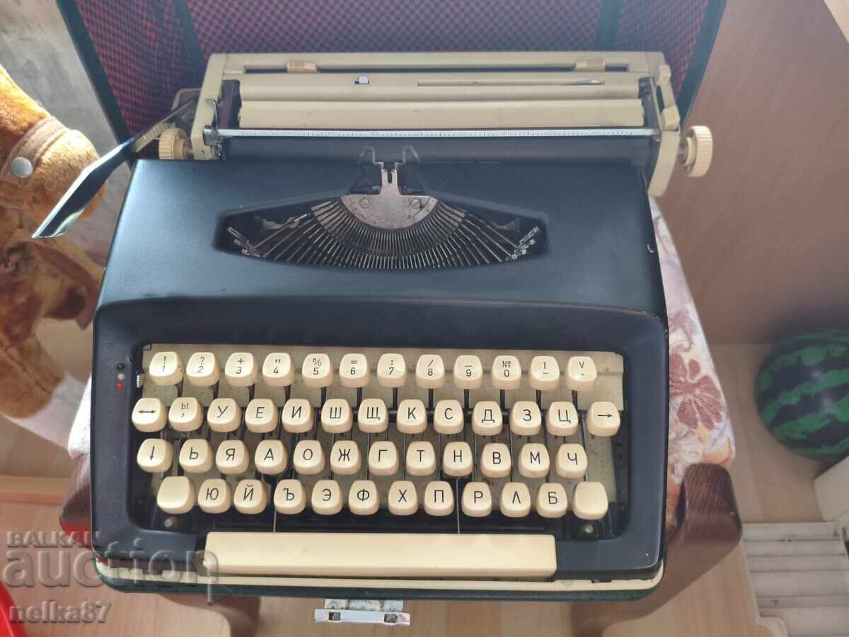 Typewriter with price € 20.00 | 39.12 BGN