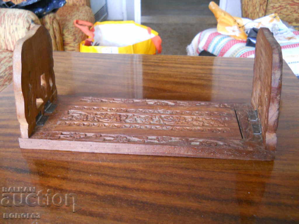 Auction Antique carved wooden bookshelf - India Auction Antique carved wooden bookshelf - India
