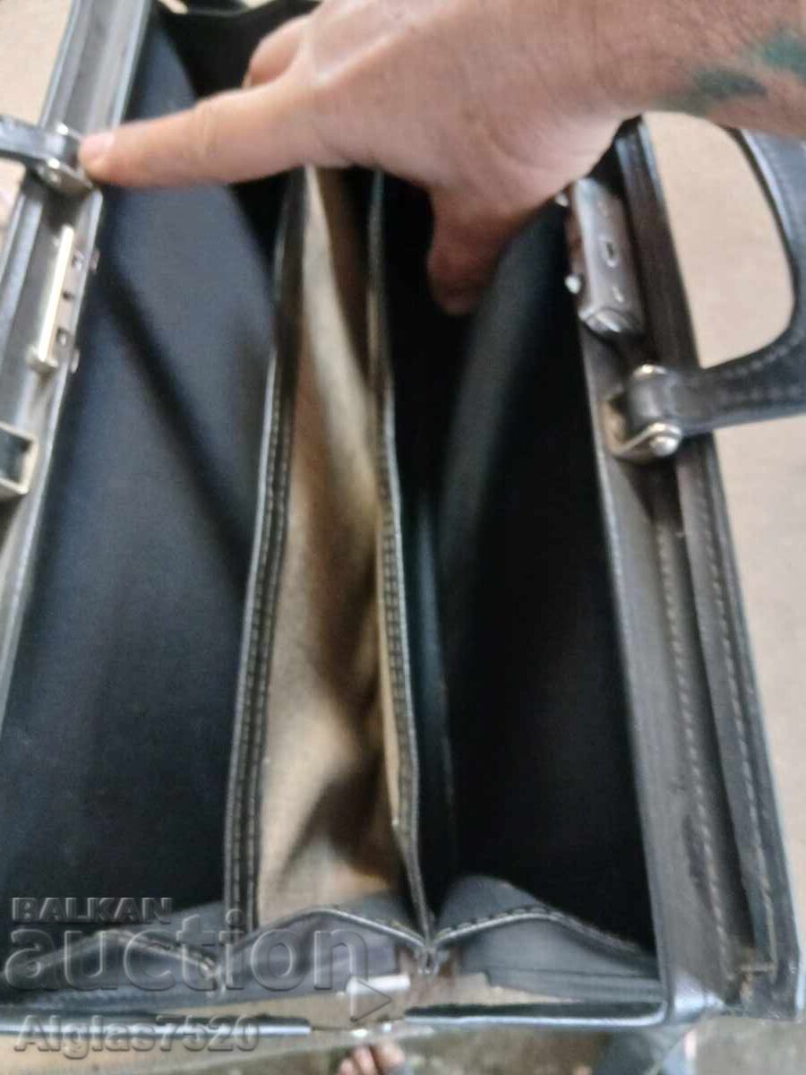 Παράδοση Δερμάτινη επαγγελματική τσάντα / τύπου φάκελος /
